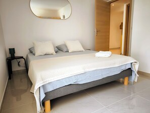 2 bedrooms, iron/ironing board, WiFi, bed sheets - Stylish Comfort in Mandelieu-la-Napoule (Mandelieu-la-Napoule)