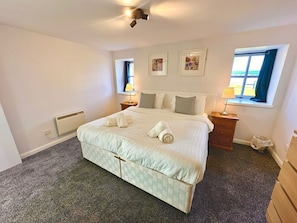 1 slaapkamer, een strijkplank/strijkijzer, wifi, beddengoed
