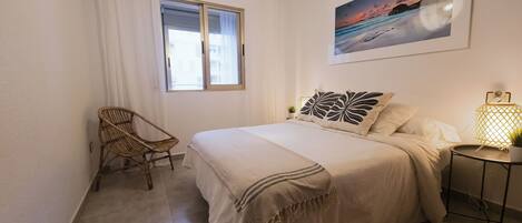 2 chambres, fer et planche à repasser, Wi-Fi, draps fournis