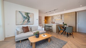 Smart TV - Signature 81 in Brighton (Brighton)