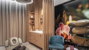 Bathtub spa indoor