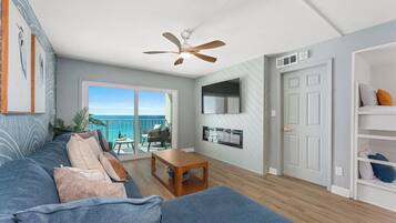 Een smart-tv en een tafeltennistafel