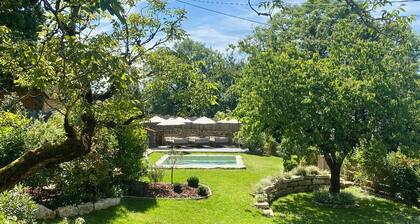 Chic and cosy studio in a Périgord noir hamlet, near Hautefort/Montignac