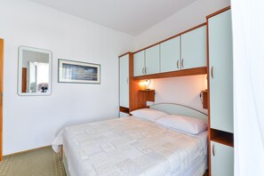 Fer et planche à repasser, Wi-Fi gratuit, draps fournis