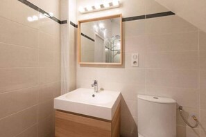 تجهيزات دش، مجففات شعر، مناشف، صابون