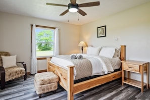 4 bedrooms, WiFi, bed sheets - FLX Wineries | Hot Tub | Fire Pit | 12 Guests (Penn Yan)