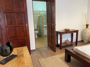 2 bedrooms, iron/ironing board, WiFi