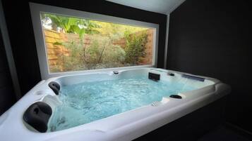 Bain à remous intérieur