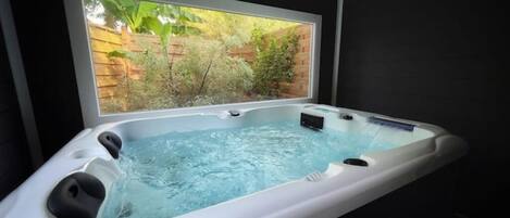 Indoor spa tub