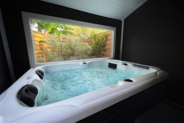 Indoor spa tub
