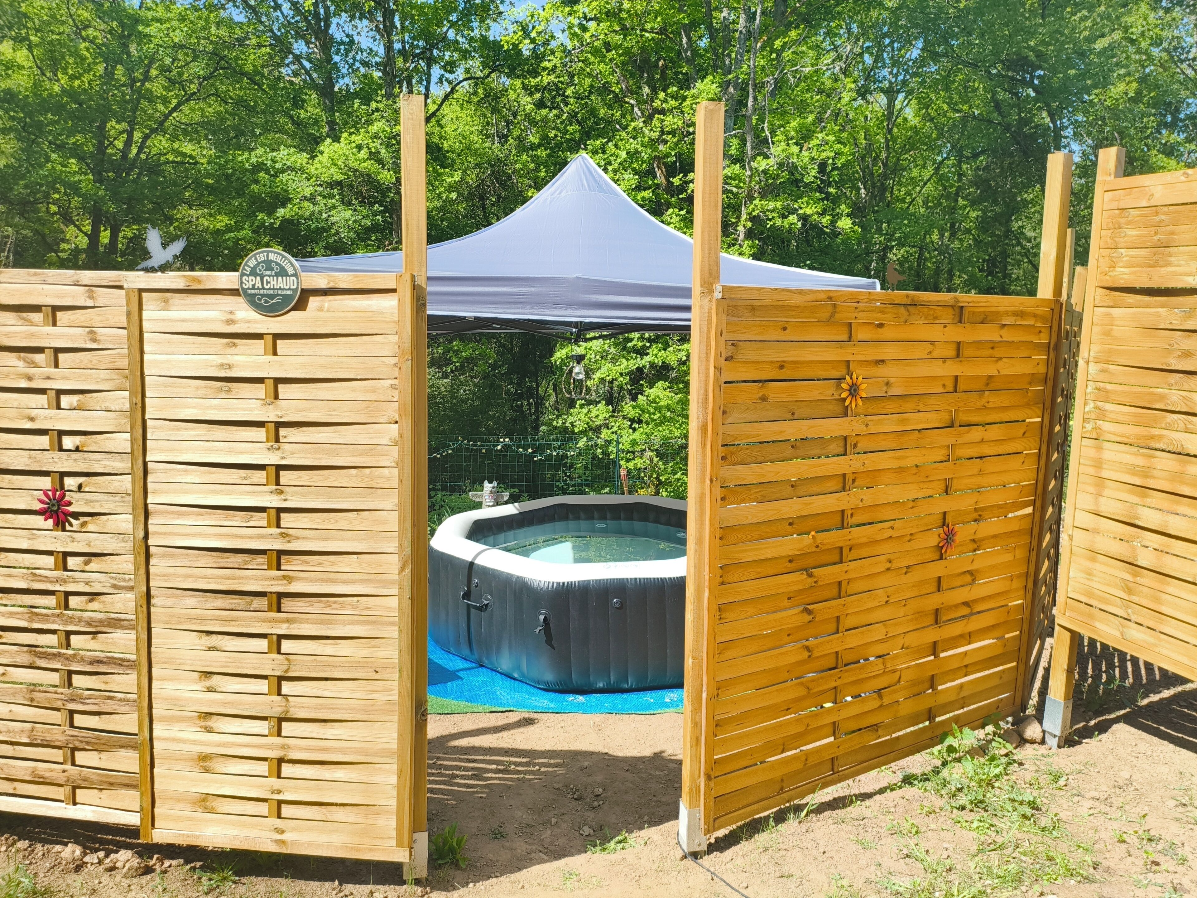 Outdoor spa tub