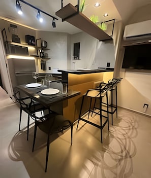 Comfort Loft, Non Smoking, Sea View | Dining