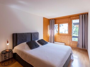 1 bedroom, travel crib, free WiFi