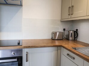 Cookware/dishes/utensils - The Annex Next to St Johns (Reydon)