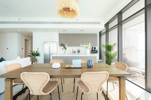 Deluxe Penthouse, Balcony, Sea View | In-room dining