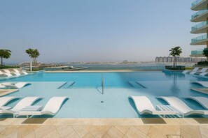Outdoor pool - KeyRock - Sea View Beachfront Penthouse (Dubai)