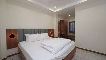 9 bedrooms, iron/ironing board, WiFi, bed sheets