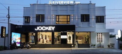 HOTEL RIVER VIEW with WiFi and AC in delightful Tiruchchirappalli