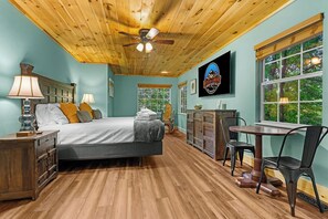 4 bedrooms, iron/ironing board, WiFi, bed sheets