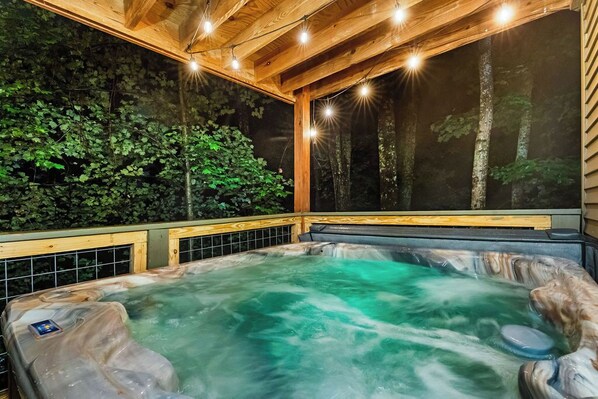 Outdoor spa tub