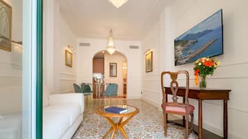 Apartment | Wohnbereich | 50-Zoll-LED-Fernseher mit Digitalempfang