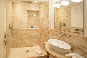 Luxury Room, City View | Bathroom | Separate tub and shower, free toiletries, hair dryer, slippers - Casa Marina Riviera (Amalfi)