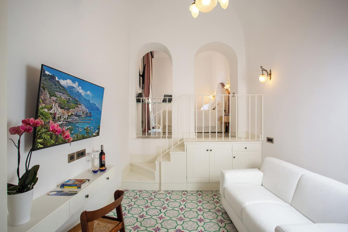 Standard Room | In-room safe, desk, laptop workspace, free WiFi