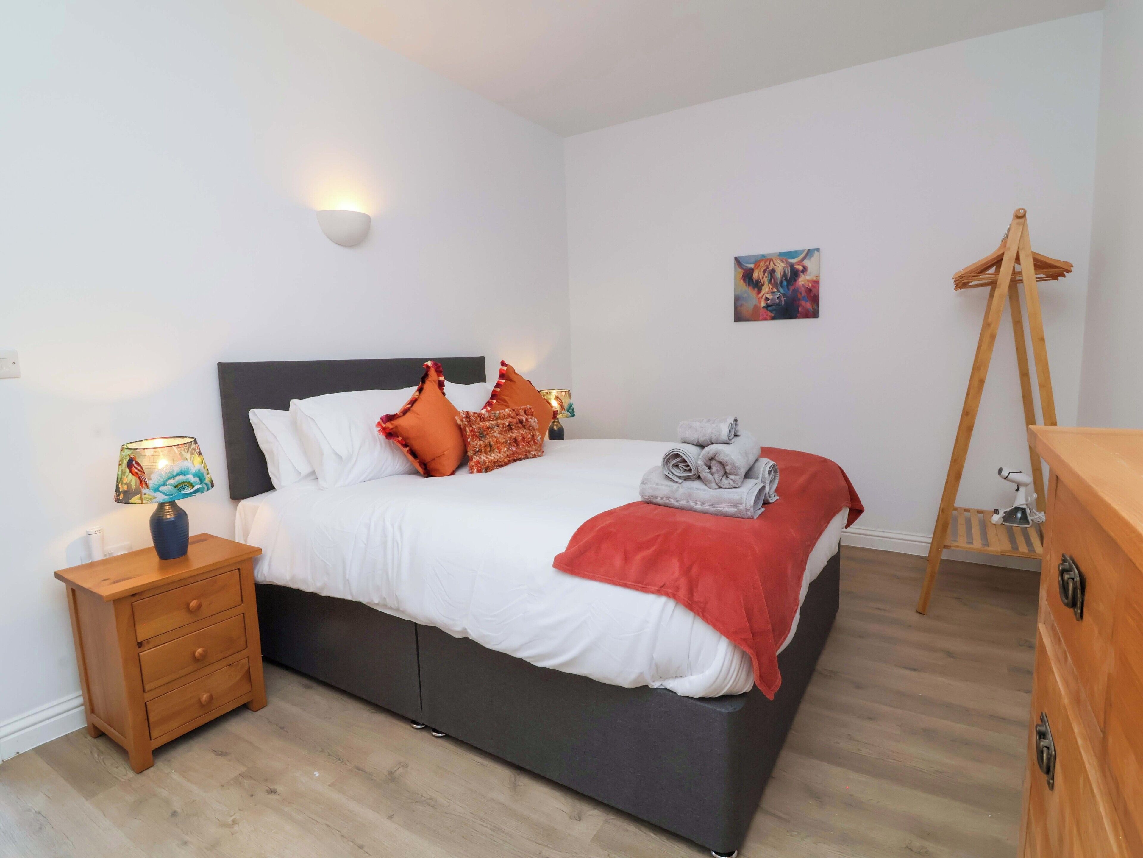 1 Schlafzimmer, individuell dekoriert, individuell eingerichtet