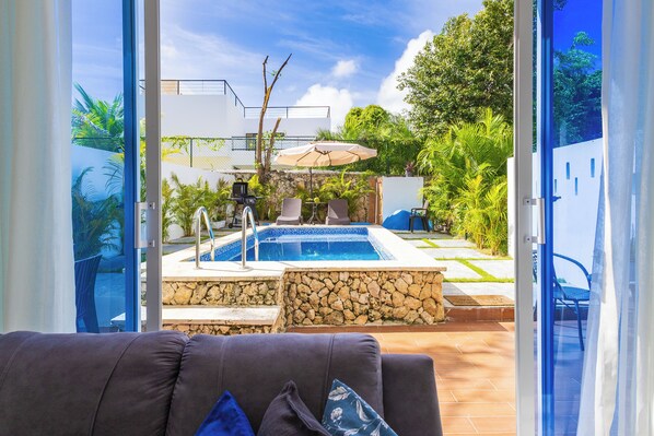 Comfort villa, uitzicht op zwembad | Terras