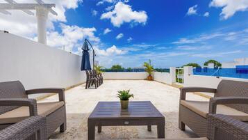 Comfort Villa, Pool View | Courtyard view