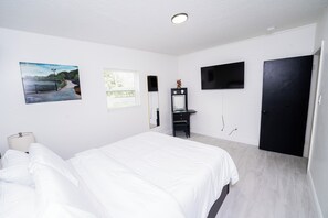 2 bedrooms, iron/ironing board, travel cot, WiFi
