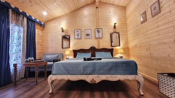 Escritorio, espacio para trabajar con laptop y wifi gratis