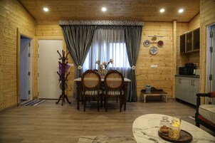 Quarto família | Escrivaninha, espaço de trabalho para notebook, Wi-Fi de cortesia