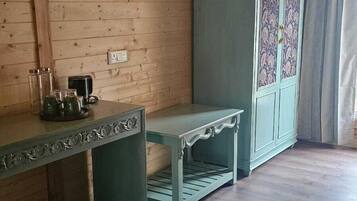 Desk, laptop workspace, free WiFi