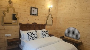 Family Room | Bathroom | Free toiletries, bathrobes, slippers, towels