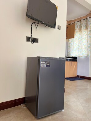 Doppia Economy, vista giardino | Cucina privata | Frigorifero, microonde, forno, lavastoviglie