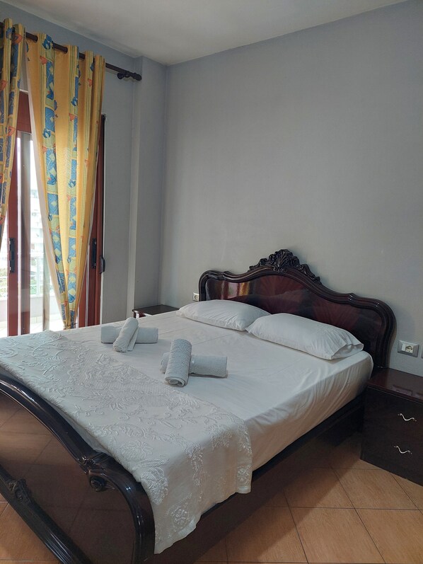 2 bedrooms, iron/ironing board, free WiFi