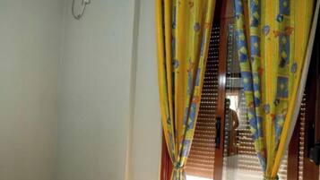 2 bedrooms, iron/ironing board, free WiFi