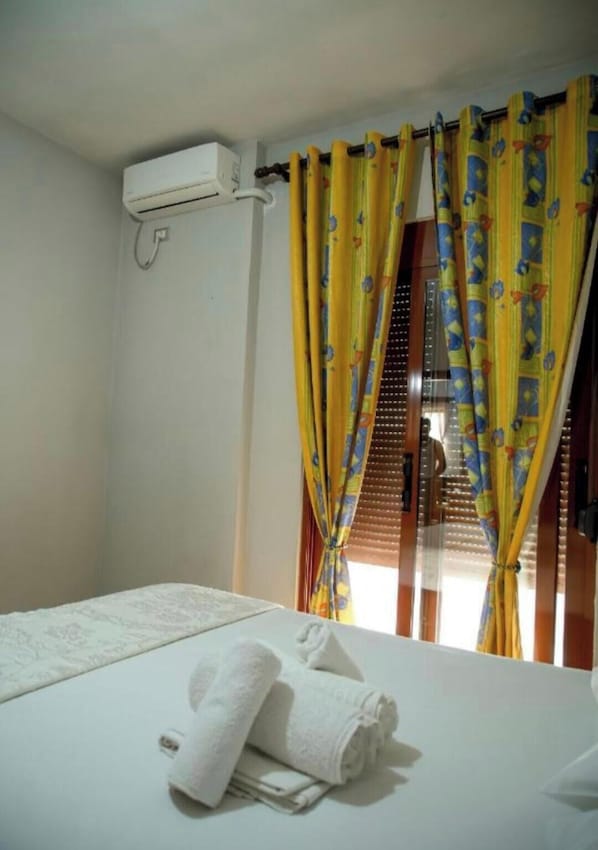 2 chambres, fer et planche à repasser, accès au Wi-Fi (inclus)