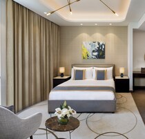 Caja de seguridad en la habitación y escritorio 