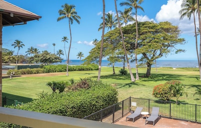 Leinaala Oceanfront #200 2nd Floor unit, Large End Unit, Oceanfront Complex!