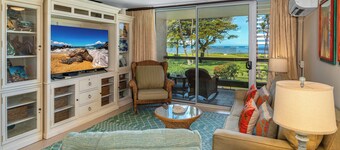 Leinaala Oceanfront #200 2nd Floor unit, Large End Unit, Oceanfront Complex!