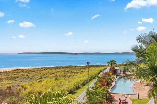 Wake to the Waves - 182A 1BRM Oceanfront Apartment