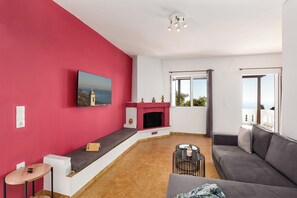 Televisión y chimenea