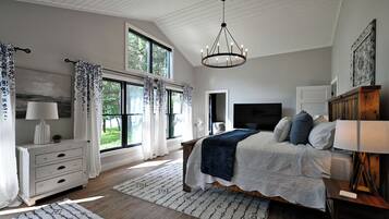 4 bedrooms, desk, WiFi, bed sheets