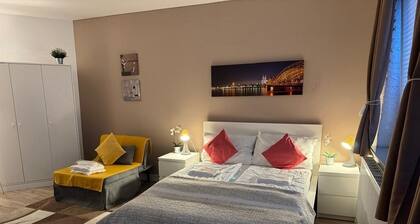 Quiet & cozy studios in a prime location. Direct proximity to the old town & DOM!