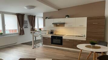 Micro-ondes, plaque de cuisson, serviettes en papier