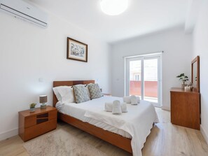 2 slaapkamers, een strijkplank/strijkijzer, reisbedje, wifi
