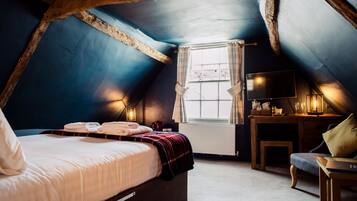 Deluxe Double Room, Private Bathroom, City View | In-room safe, iron/ironing board, free WiFi