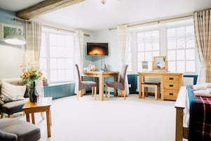 Superior Double Room, Ensuite, City View | Room amenity